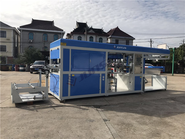 如何更換全自動(dòng)吸塑機(jī)的真空泵油？